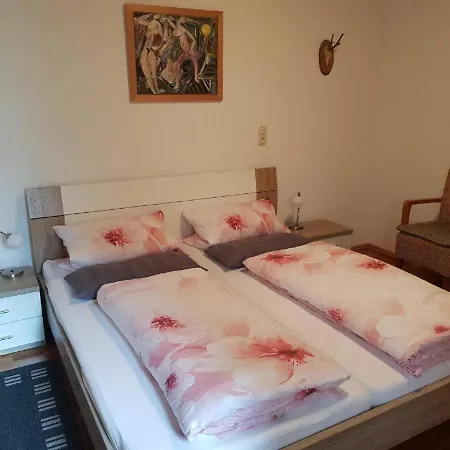 Ferienwohnung Am Altenstein * غرافناو